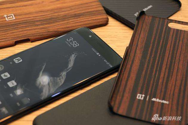 如果开启阅读模式，黑白显色可能耗电更低