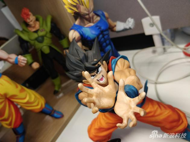 对细节和景深的表现都不错，此时并未开启人像模式