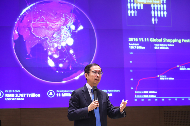 6月28日，阿里巴巴集团CEO张勇向前来造访阿里的瑞典首相勒文率队的瑞典商务团分享全球化