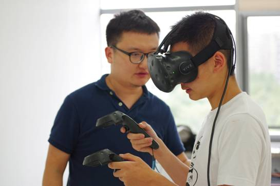 现场观众感知数字化文物修复的奥秘