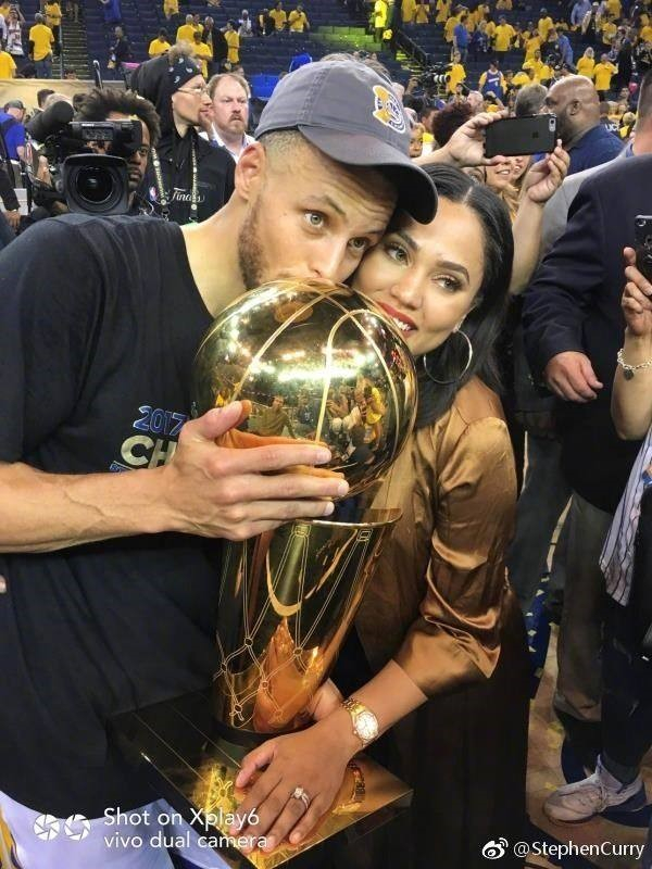 总冠军之夜库里微博晒图