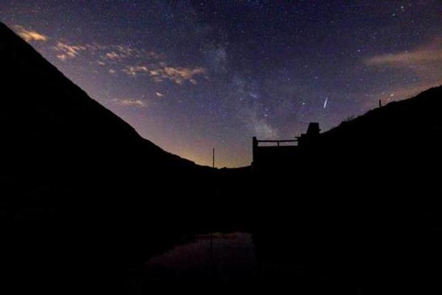世界多地现英仙座流星雨