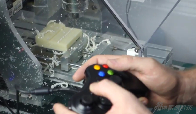 用游戏手柄控制模具