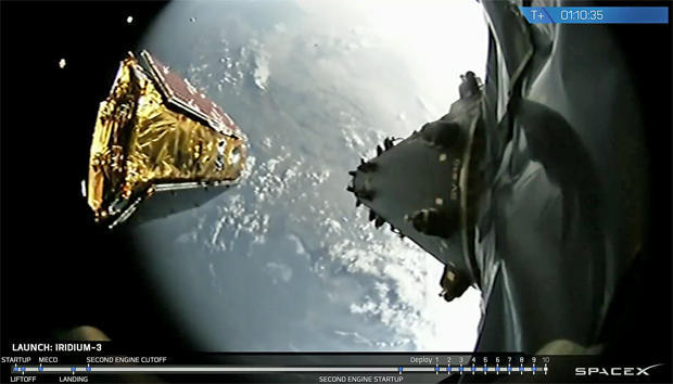 　　10颗NEXT卫星在15分钟内全部部署完成。图为火箭携带的摄像头所摄画面，可以看到左侧已有四颗卫星进入轨道。