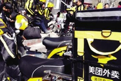 配送员偷吃外卖又吐回 上海食药监局紧急约谈美团