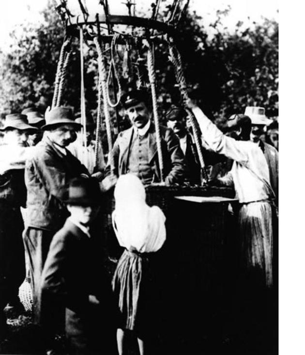 　　1912年，科学家维克多•赫斯（Victor Hess）进行了气球运载实验，其目的是搜寻高能量宇宙粒子，在实验中他很快发现了大量的粒子，并成为了“宇宙射线之父”。