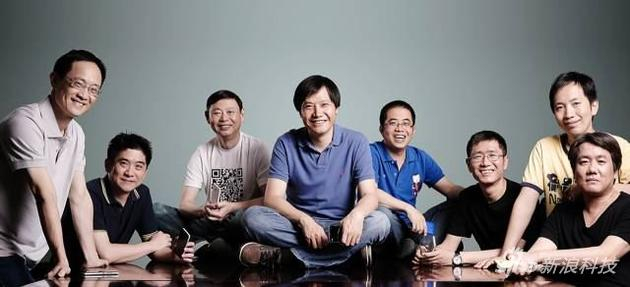 左一为林斌 中间为雷军 右四为黎万强