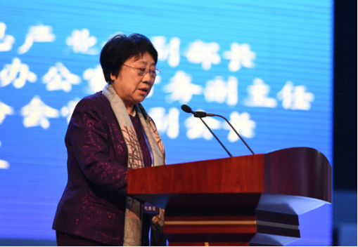 中国电子信息行业联合会常务副会长曲维枝致辞