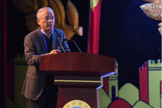 杨小牛院士作报告