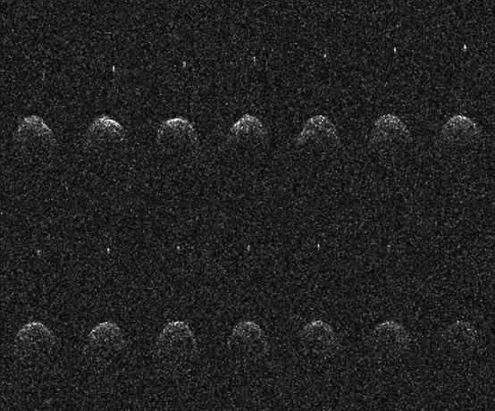2003年11月23日、24日和26日拍摄的14张阿雷西博近地小行星（65803）迪迪莫斯及其小卫星的连续阿雷西博雷达图像。美国宇航局的行星雷达能力使科学家能够分辨出这些小星球表面的形状、凹坑和可能的大石头。光度光曲线数据表明，迪莫莫斯（Didymos）是一个双星系统，雷达图像清楚地显示了次体。