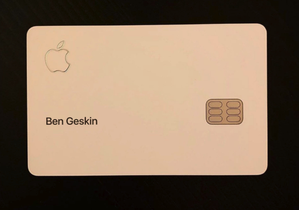 Apple Card实物