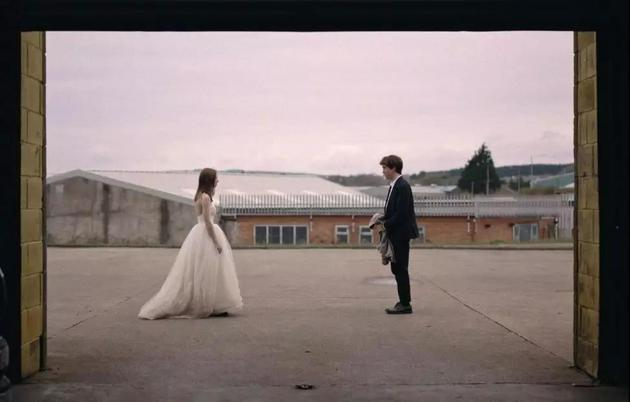 图片来自：《去他 * 的世界》