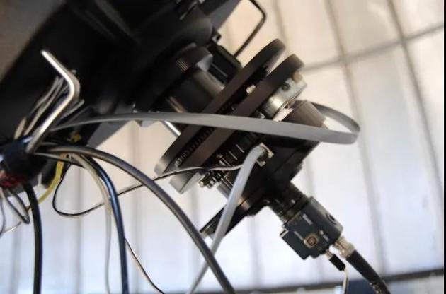 用于月面撞击闪光监测的望远镜以及终端，包括调焦器、缩焦镜、摄像机等。/ NASA