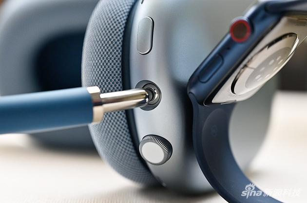 AirPods Max苹果头戴式无线耳机全部为实体按键