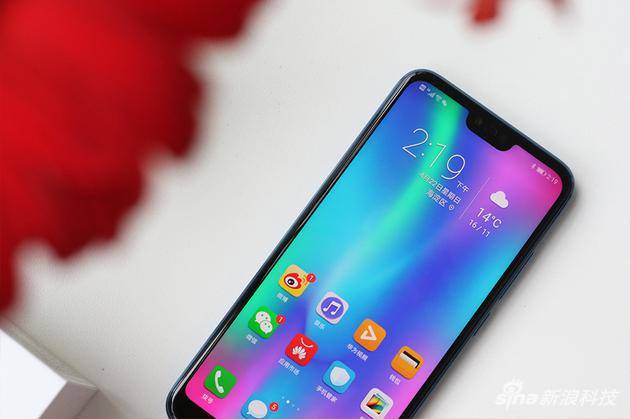 荣耀10刘海屏，官方成为小萌脸