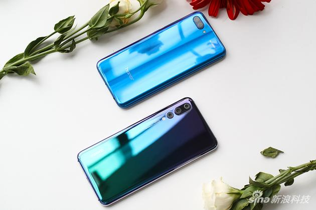 华为P20 Pro极光色与荣耀10幻影蓝对比