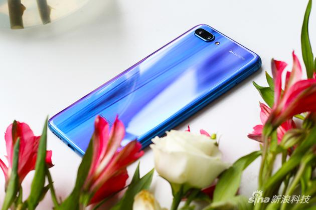 从不同角度看荣耀10