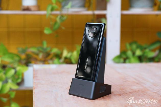  无线充电技术的提升，一定伴随一个定制的充电器