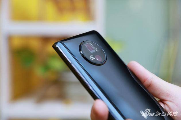  两颗镜头各有所长