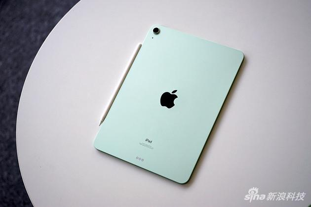 绿色就是那种青草的浅绿