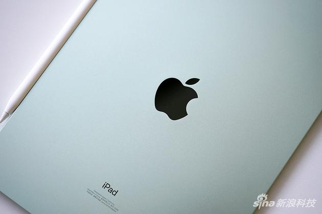 iPad Air背面是金属材质