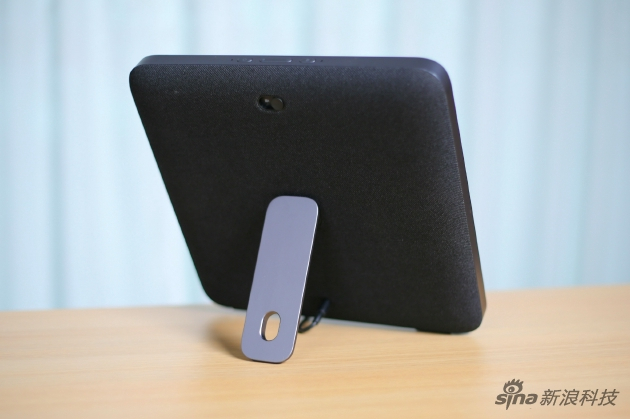 设计很简单，金属支撑质感不错