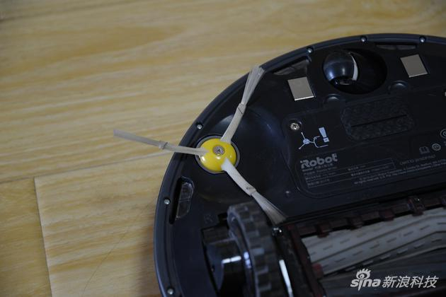 独特旋转边刷设计