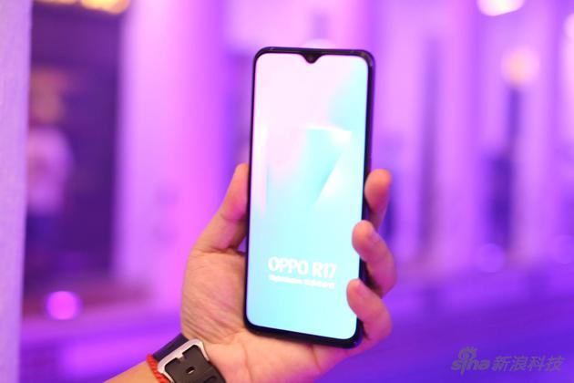 OPPOR17 Pro正面水滴屏