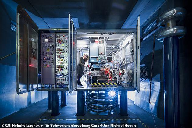 欧洲空间局还与欧洲的粒子加速器机构合作，在实验室中制造出宇宙辐射