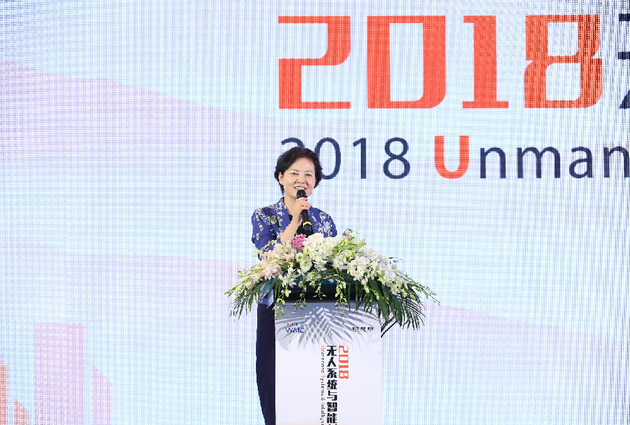 中国电子学会副理事长兼秘书长徐晓兰主持领导致辞阶段