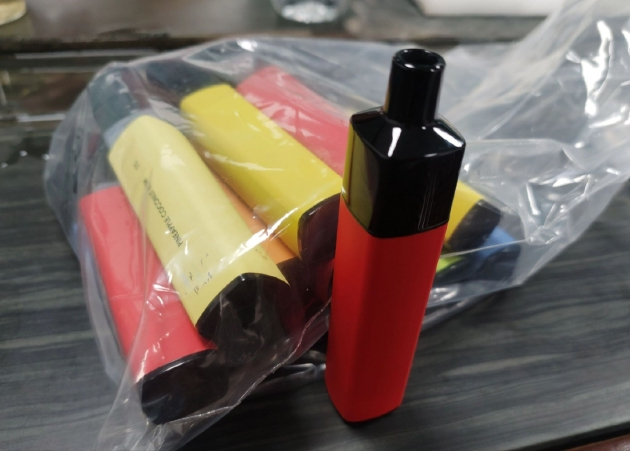 姚元用于测试的烟具 图源：时代财经