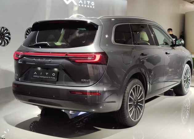 问界M7 时代财经 摄