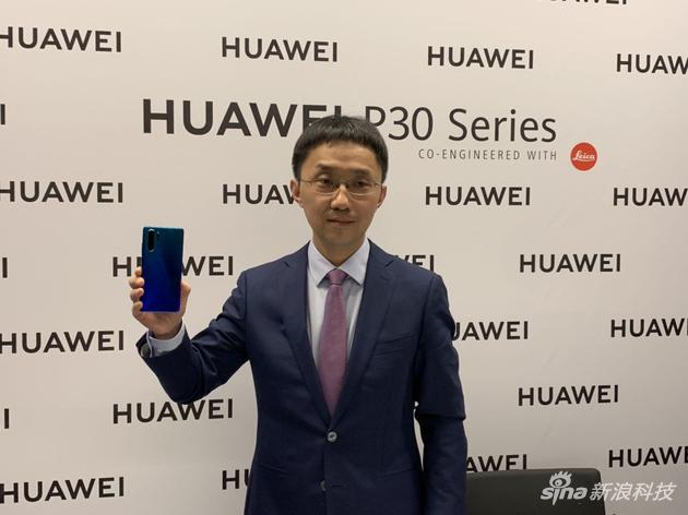 华为消费者业务手机产品线副总裁李小龙