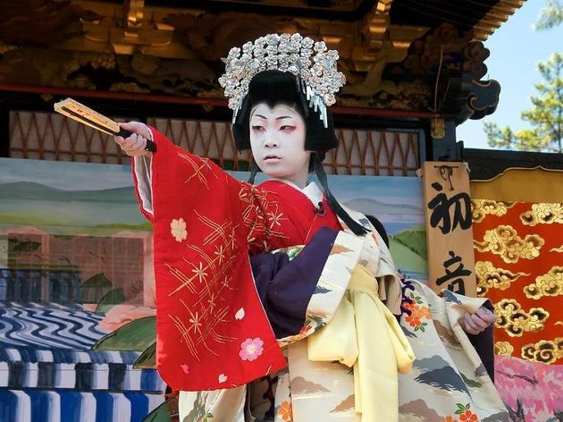 　　日本歌舞伎演员的扮相反映了一种长久以来流行于东亚地区的审美趋向，Photo credit： lensonjapan on Visual hunt / CC BY