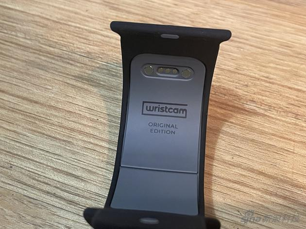 Wristcam内侧的充电点