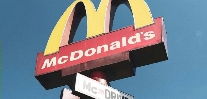 麦当劳CEO「试吃」被群嘲，揭开麦门的信任危机