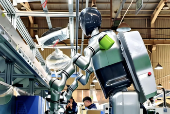 年轻人缘何“回流”智能工厂？