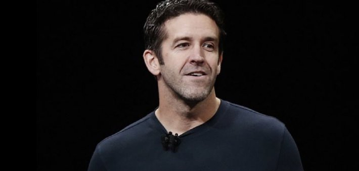 苹果官宣：库克9月卸任CEO，特努斯接任