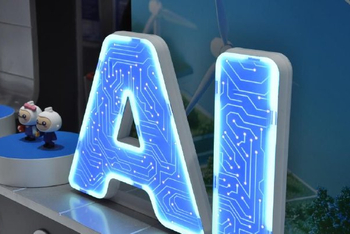 美国在修“星际之门” 中国在炼“Token工厂”
