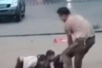 GIF|男子奋力救援一家三口