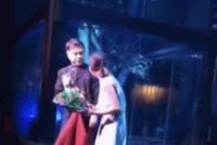 GIF|这位嘉宾一定没给够钱