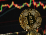 比特币重返70000美元上方 几乎收复周四全部失地