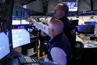 美股收盘：三大股指本周均录得跌幅 市场关注贸易与地缘政治因素