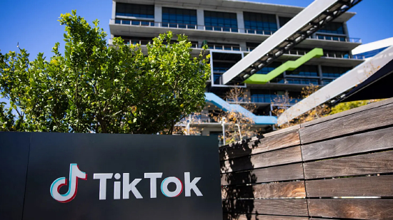 2026 年 1 月 27 日，美国加州卡尔弗城 TikTok 大楼前的标识。