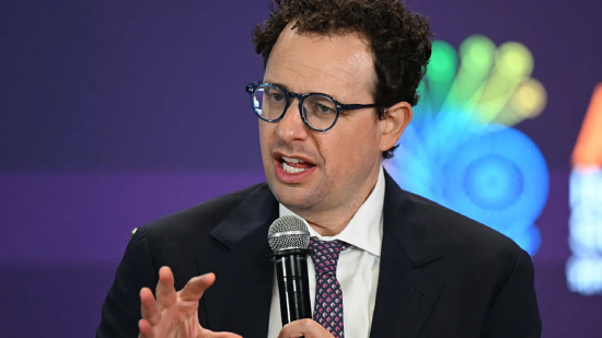 2026 年 2 月 19 日，印度新德里，Anthropic 联合创始人兼首席执行官达里奥・阿莫代伊出席 AI 影响力峰会。本周，印度启动全球规模最大的人工智能峰会之一，总理纳伦德拉・莫迪希望在前沿模型的激烈竞争中，将印度打造为 AI 枢纽。