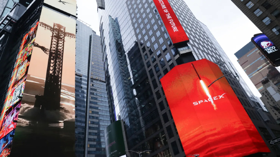 2026 年 6 月 12 日，纽约纳斯达克交易所，SpaceX 完成 IPO 挂牌上市。