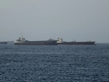 美国原油跌破每桶70美元，油轮陆续通航霍尔木兹海峡