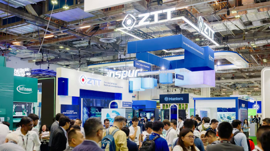 上周亚洲数据中心博览会，中国光通信设备厂商中天科技（ZTT）的展台。