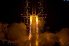 嫦娥五号探测器发射成功，开启我国首次地外天体采样返回之旅