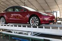 特斯拉首辆性能版Model 3装配完成 马斯克公布照片